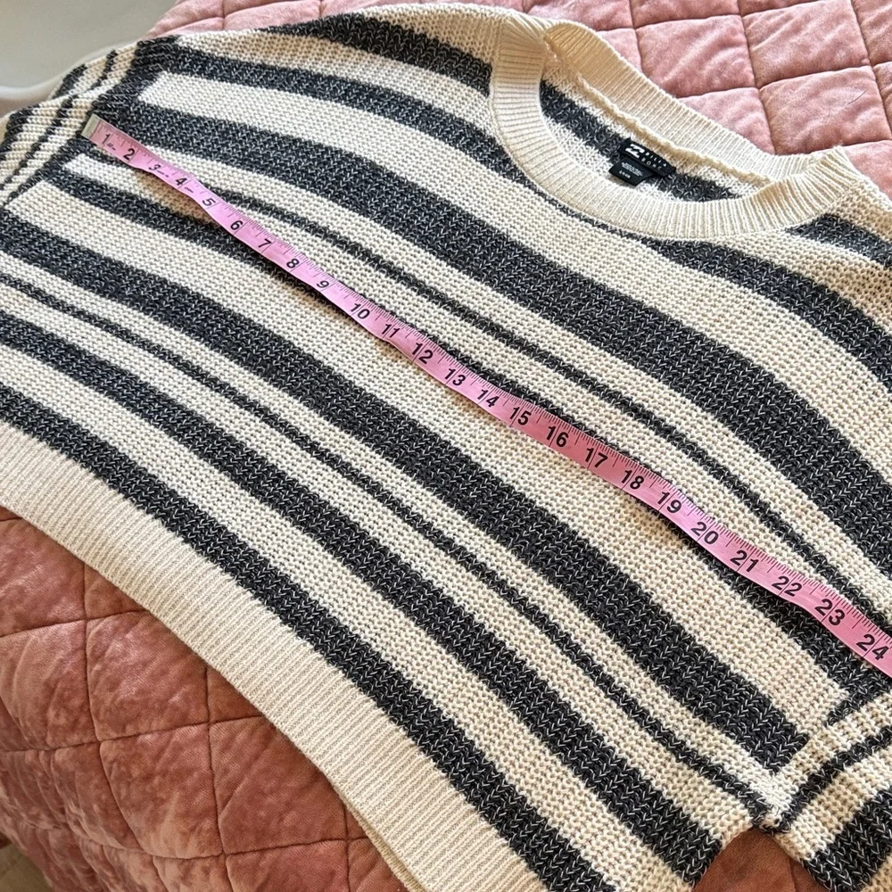 Billabong Striped Black and Cream cropped Women's Sweater Size Small - Picture 6 of 8